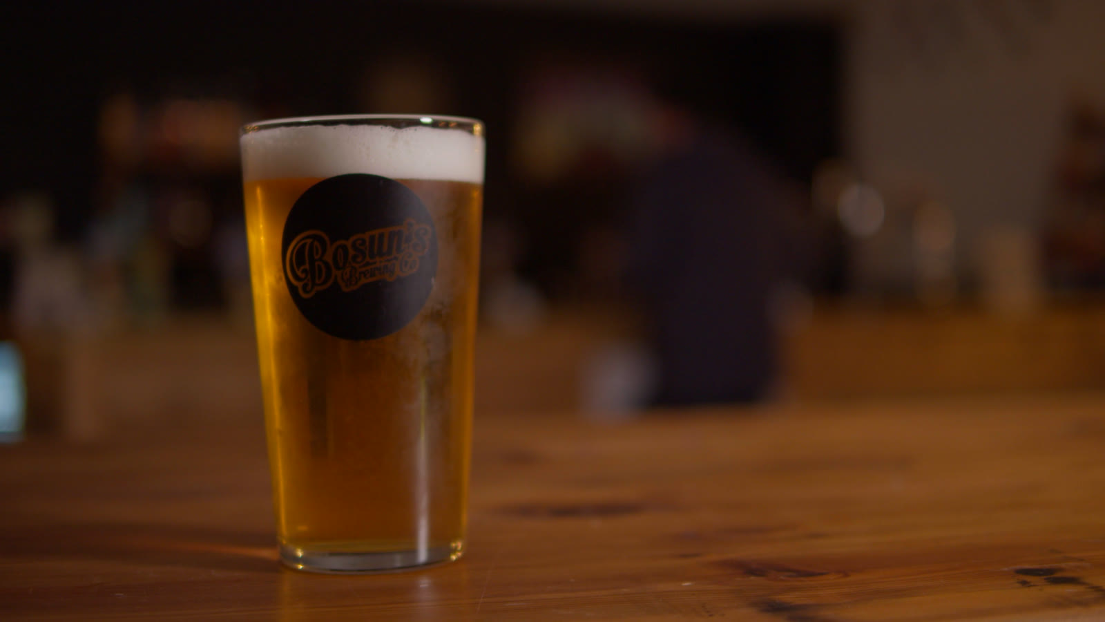 A pint of Bosun&rsquo;s poured and settling on the bar